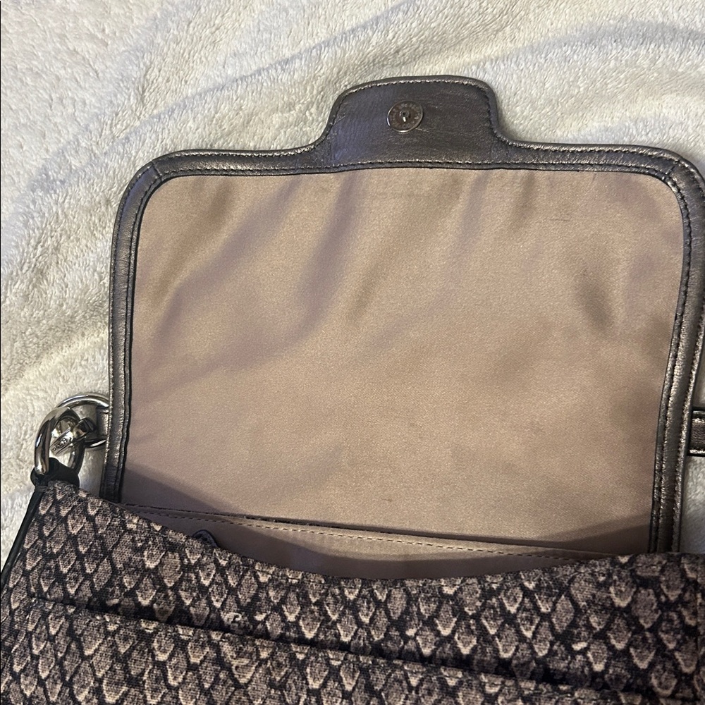 Coach Taylor Snake Pattern flap Crossbody handBag / crossbody - Picture 9 of 15
